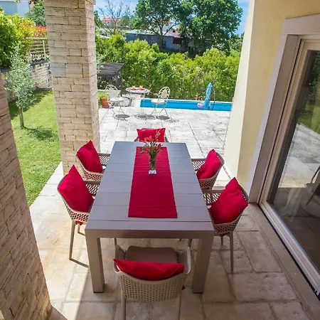 Feriehus Samanta Momjan